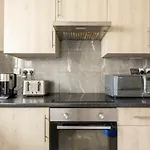 Charming Double Room Near Richmond Park Kingston Gate