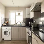 Charming Double Room Near Richmond Park Kingston Gate
